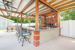 Pool Bar