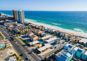 1 minute walk to the beach