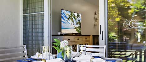 Indoor/Outdoor living giving you all the Aloha vibes
