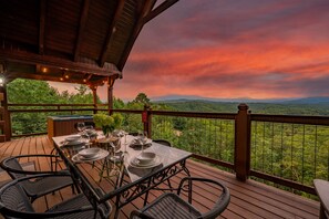 Enjoy gorgeous dinners with your family and friends outside.