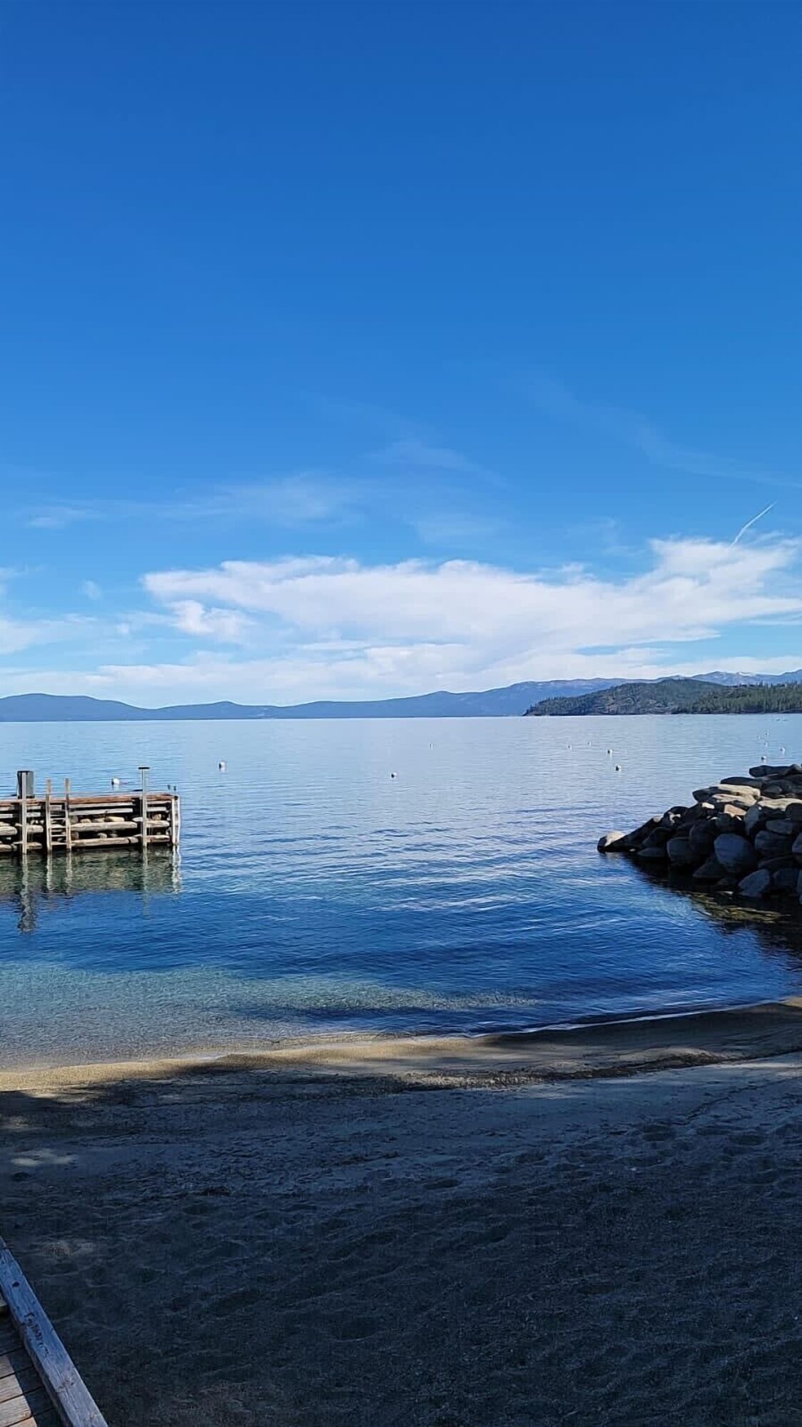 Exquisite lake house! Private Beach, Boat Dock, Lake, Skiing, Casinos, Views!