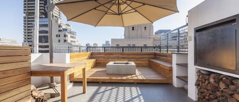 Roof Terrace fire pit and grill