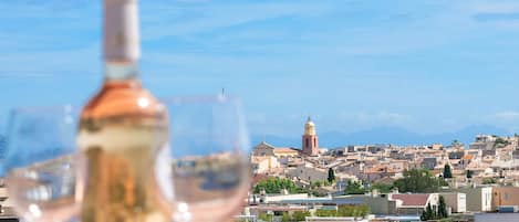 La bouteille de rosé qui vous attend au frais pour votre arrivée !