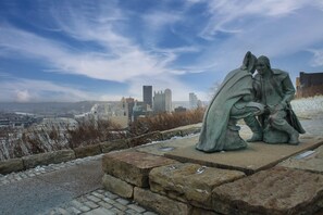 Point of View Park - 3 Min Walk