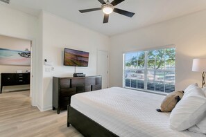 Bedroom #1 1st floor queen bedroom with Smart Tv