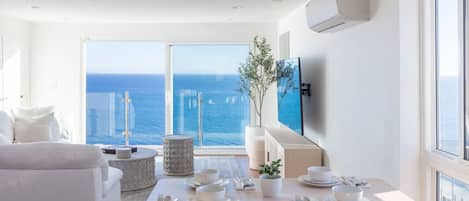 Enjoy your meals at a dining table with seating for 4 while looking out at the ocean. The dining table doubles as a great desk during the day.(