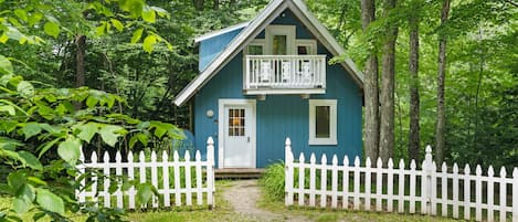 Blue Jay's Blue Chalet  