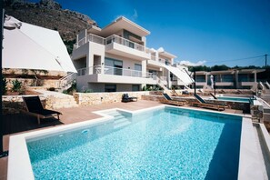 Exterior view Pool # Kassandra