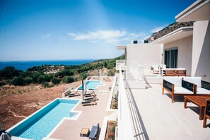 Exterior view pool # Kynthia