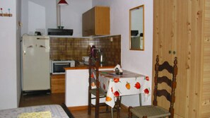 bedroom(Kitchen)