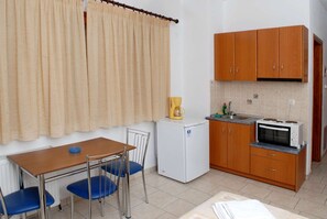 studio kitchinette #4