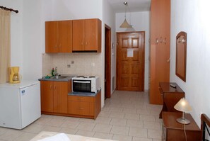 studio kitchinette #4