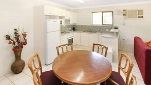 Alma Bay Holiday Unit 4 - Kitchen/Dining