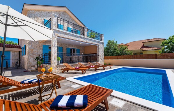 pool