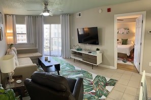 Brand new SMART hdtv in each room. 55” living room on a swivel wall mount