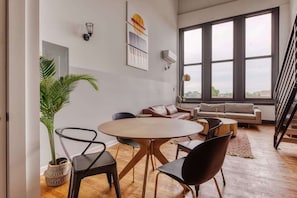 Dining area - Seats 4
