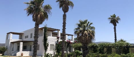 Villa Locanda and its private garden, vineyard and gated drive