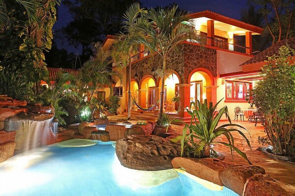 La villa Bella under the stars (1)