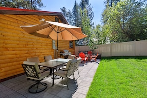 Patio with LED lighted umbrella and seating for six 