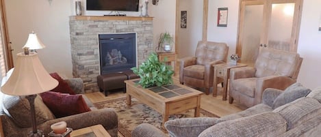 Common living room with fireplace and large screen TV.  Additional nook, too!
