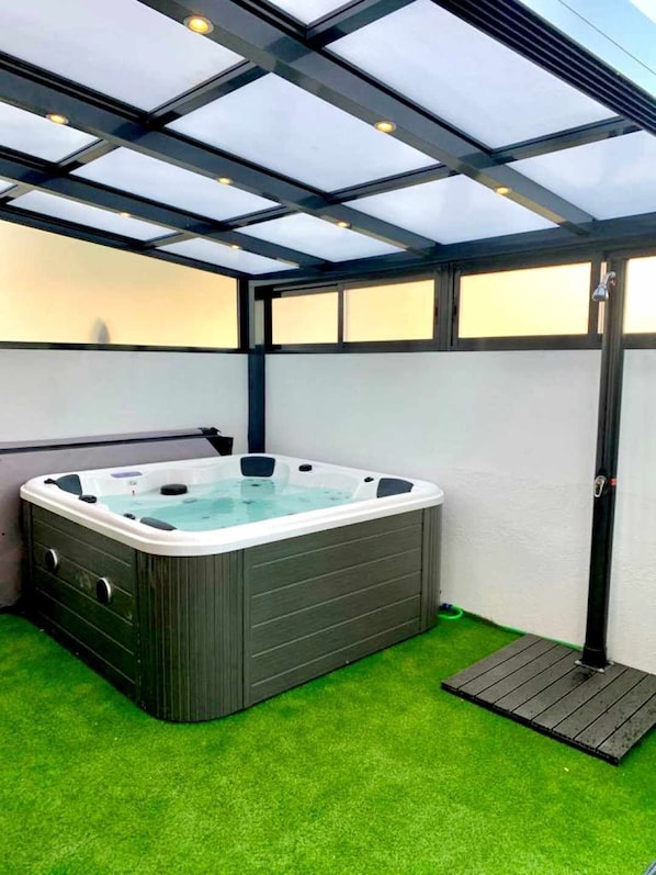 Bain à remous intérieur