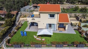 Building Exterior, Outdoor