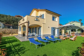 Building Exterior, Outdoor