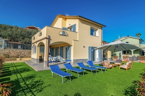 Building Exterior, Outdoor