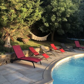 Piscine partagée et chauffée au 15 juin