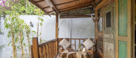 Piccola veranda con giardino privato