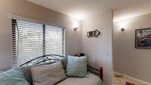 Sitting area by kitchen