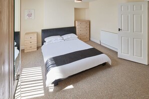 1 Oswy Street, Whitby - Host & Stay