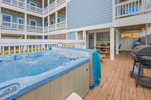 Surf or Sound Realty - 949 - Caribbean Wave - Hot Tub
