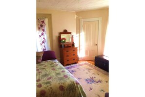 Bedroom & dresser
