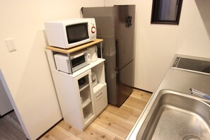Equipped with refrigerator, microwave, toaster, rice cooker and electric kettle.
