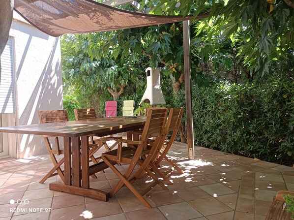 Outdoor dining