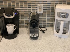 Kaffee und/oder Kaffeemaschine