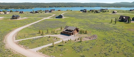 Sunset Magic ~ hot tub, fire pit, ample parking, and community boat launch and dock!