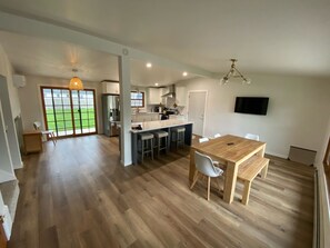Dining/Kitchen