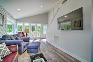 Living Room | Smart TVs