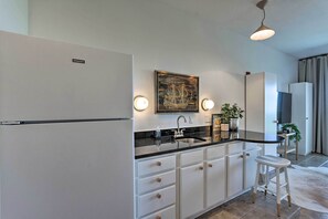 Kitchenette | Well-Equipped