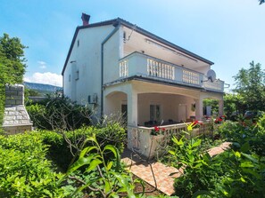 Plante, Bâtiment, Ciel, Fenêtre, Maison, Arbre, Nuage, Lot Terre, Chalet, Zone Résidentielle