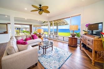 FRONT ROW OCEANFRONT!Platinum 5 star villa.Water view from main & master! 26G-1