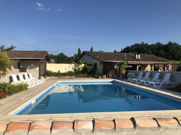 Farmhouse
Fully enclosed 12x6 mtr Pool
Pool house
