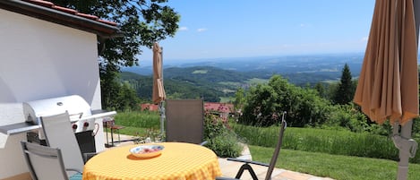 Haus Fritz - Terrasse und Blick ins Tal