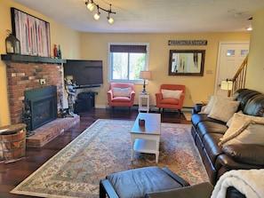 Living Room to Entry