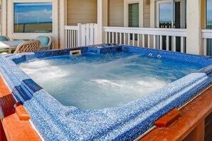 Surf-or-Sound-Realty-954-Hot-Tub