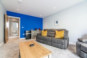 Tipyn O Haul - 1 Bedroom Apartment - Tenby (3704)