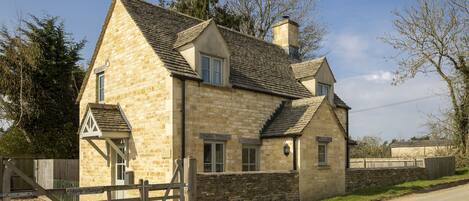 Holly Cottage, a cosy cottage built from classic Cotswold stone