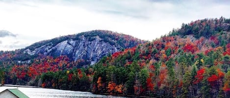 Private access to Fairfield Lake (.5 miles)